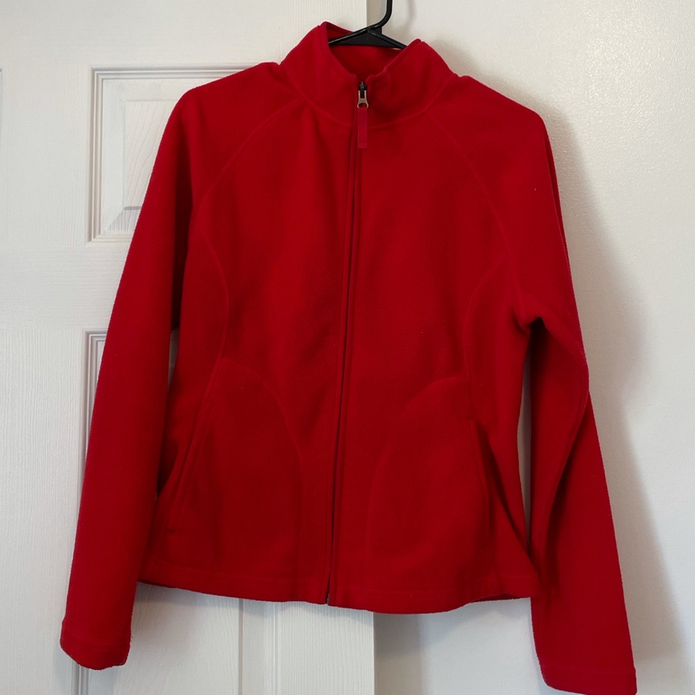 • red zip up •